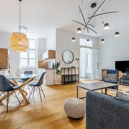Luxury Located In Nove Mesto In The Centre Of דירה *