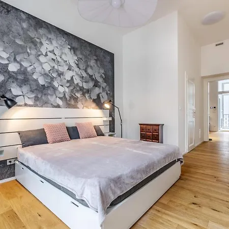 Luxury Located In Nove Mesto In The Centre Of דירה *