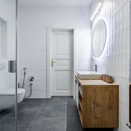Luxury Located In Nove Mesto In The Centre Of * פראג