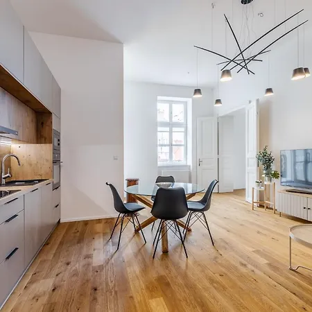 Luxury Located In Nove Mesto In The Centre Of דירה *